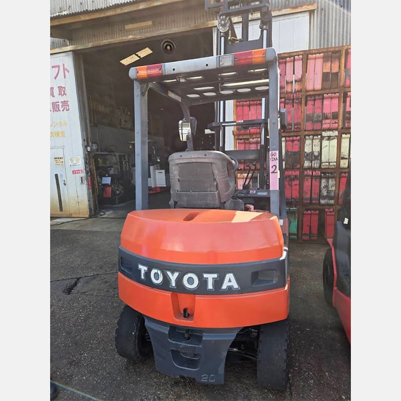 Alternative view of Toyota 7FB20 2 ton electric forklift